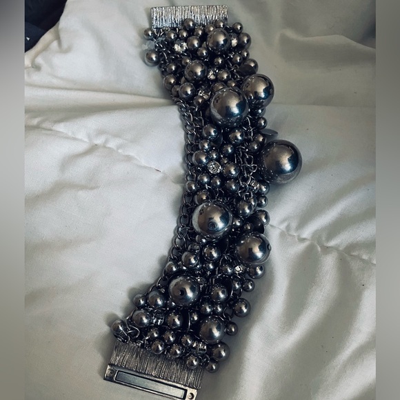 Tracy, Lynn chunky magnetic bracelet - Picture 9 of 11